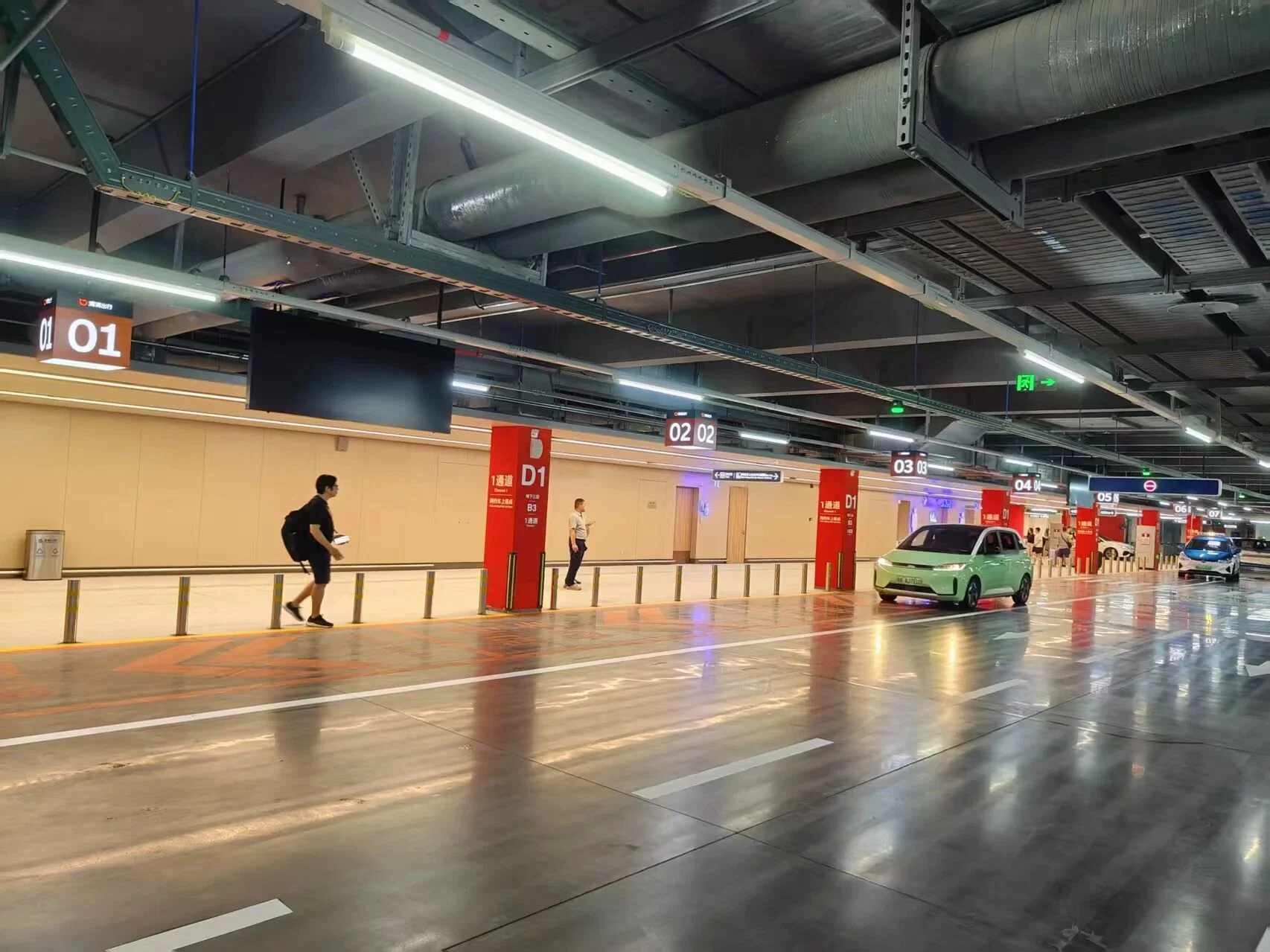 New Huanggang Port in Shenzhen, reopened October 12 with 24-hour customs clearance