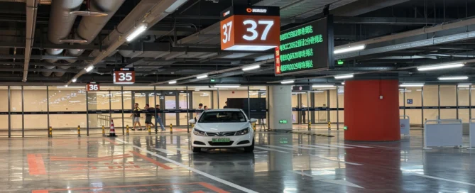 Passenger placing a ride-hailing order in the B3 pickup area at Huanggang Port
